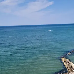 https://lamar-suites-seafront-apartments.emilia-romagnahotels.net