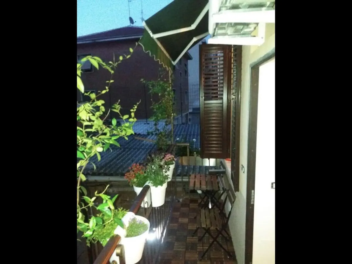 My Home Milano Imbonati 12 0*,  Italia